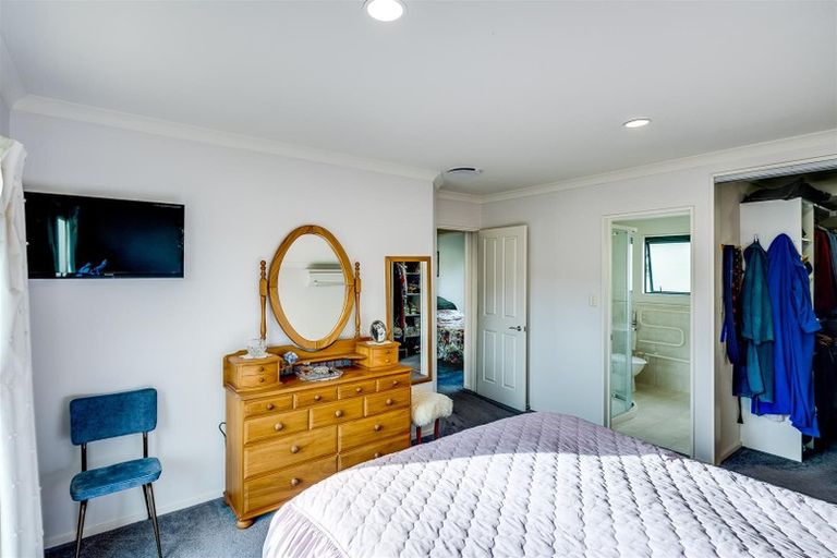 Photo of property in 17 Malbec Way, Greenmeadows, Napier, 4112