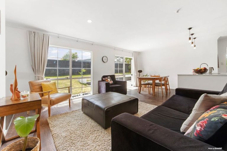 Photo of property in 8 Matipo Road, Te Atatu Peninsula, Auckland, 0610