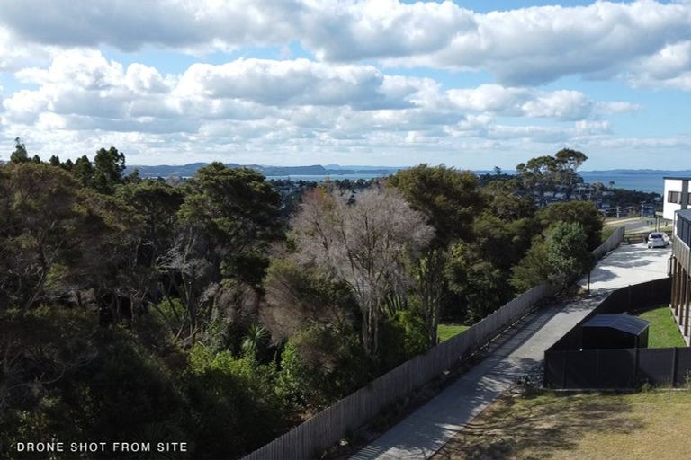 Photo of property in 11 Ti Tree Lane, Stanmore Bay, Whangaparaoa, 0932