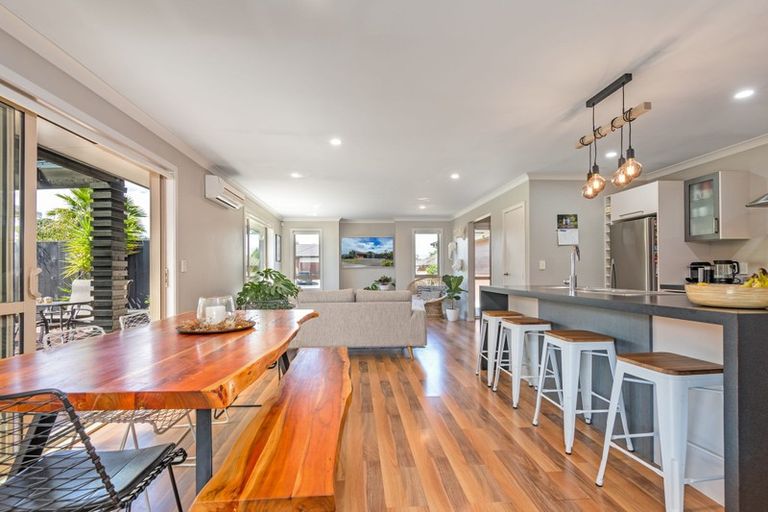 Photo of property in 5 Galea Grove, Kelvin Grove, Palmerston North, 4414