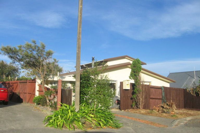 Photo of property in 15 Solway Place, Papakowhai, Porirua, 5024