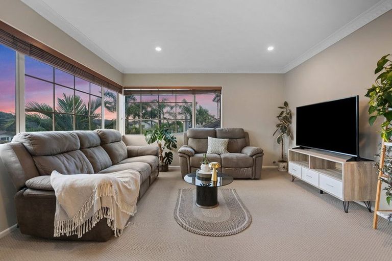 Photo of property in 8 Cuthill Close, Albany, Auckland, 0632