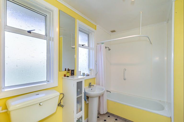 Photo of property in 20 Duke Street, Levin, 5510