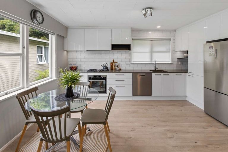 Photo of property in 20 Harbour View Road, Harbour View, Lower Hutt, 5010