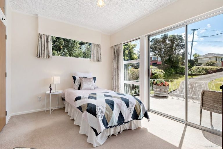Photo of property in 35 Montgomery Avenue, Rothesay Bay, Auckland, 0630