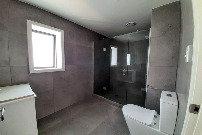 Photo of property in 1/4045f Great North Road, Glen Eden, Auckland, 0602