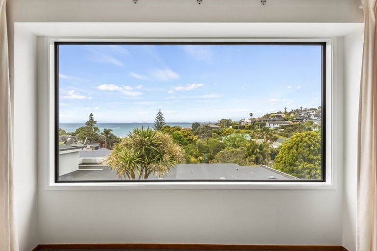 Photo of property in 1/33 Masterton Road, Rothesay Bay, Auckland, 0630