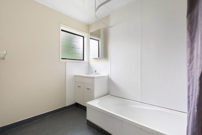 Photo of property in 7 Yule Place, Massey, Auckland, 0614