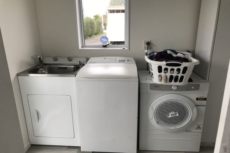 Photo of property in 1/28 Rewarewa Road, Te Atatu Peninsula, Auckland, 0610