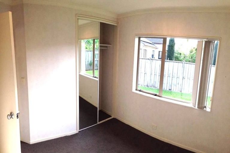 Photo of property in 98 Riverton Drive, Randwick Park, Auckland, 2105