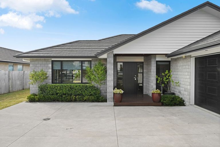 Photo of property in 8 Paiaka Place, Rototuna North, Hamilton, 3210