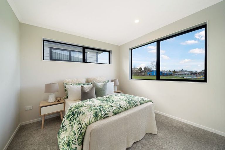 Photo of property in 11a Ballial Place, West Harbour, Auckland, 0618