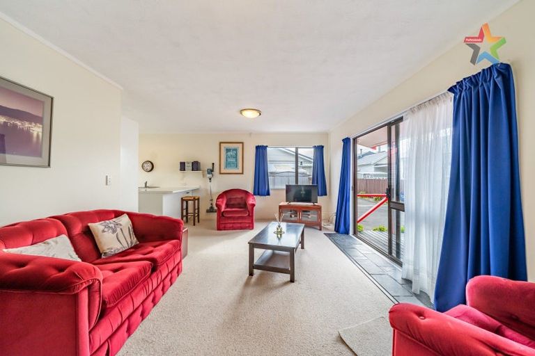 Photo of property in 2/37 Leighton Avenue, Waiwhetu, Lower Hutt, 5010