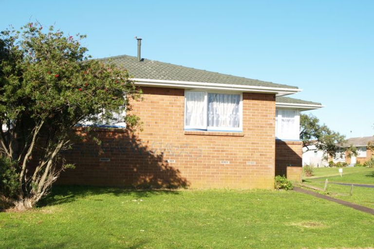 Photo of property in 57 Chadwick Crescent, Mangere East, Auckland, 2024