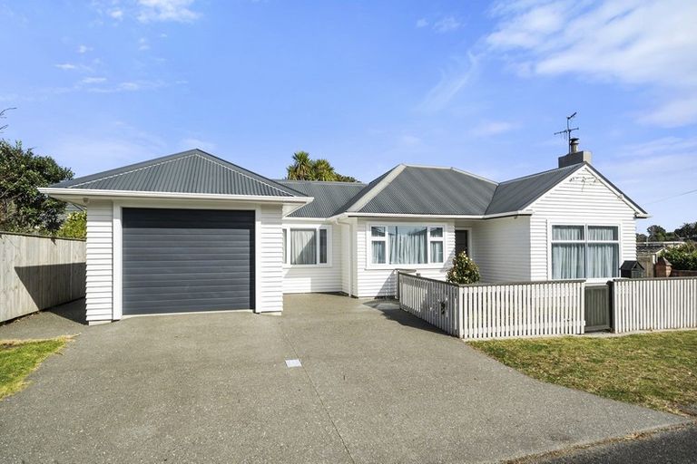 Photo of property in 10 Karaka Grove, Raumati Beach, Paraparaumu, 5032