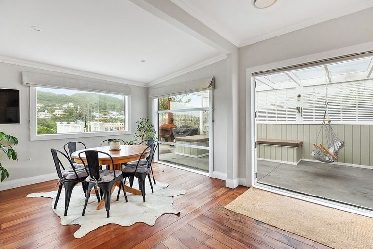 Photo of property in 90 Melbourne Road, Island Bay, Wellington, 6023