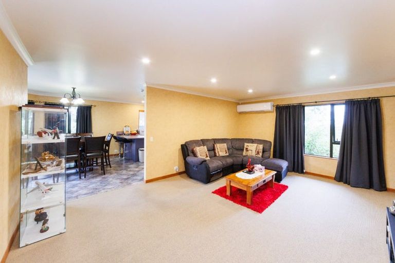 Photo of property in 2 Fernlea Avenue, Kelvin Grove, Palmerston North, 4414