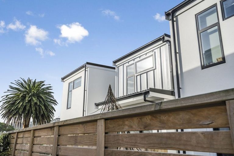 Photo of property in 16/10 Pascoe Avenue, Paremata, Porirua, 5026