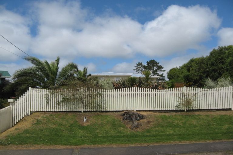 Photo of property in 8 Bethells Road, Waitakere, Auckland, 0816