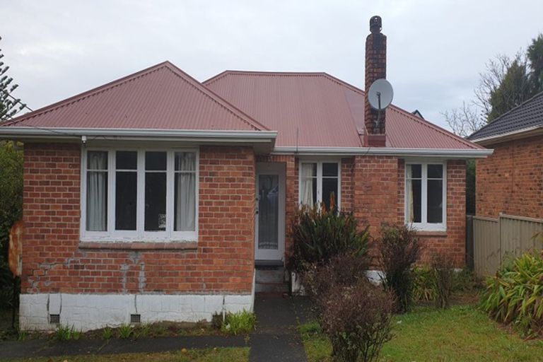 Photo of property in 52 Hutchinson Avenue, New Lynn, Auckland, 0600