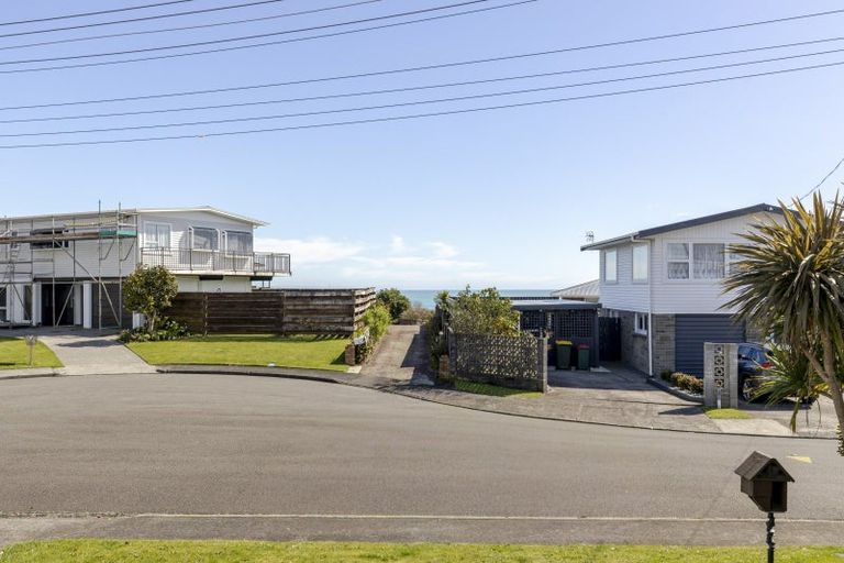 Photo of property in 3 Tay Street, Spotswood, New Plymouth, 4310