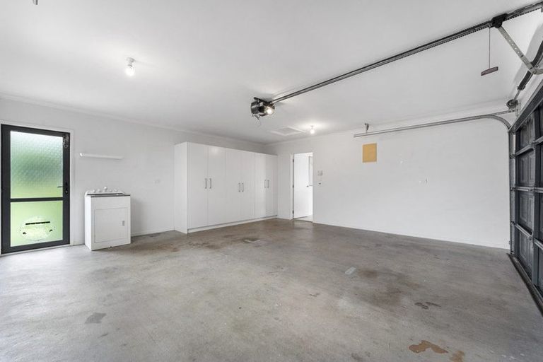 Photo of property in 4 Adrigole Place, East Tamaki, Auckland, 2013
