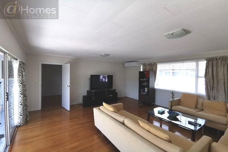 Photo of property in 7 Coletta Lane, Te Atatu South, Auckland, 0610