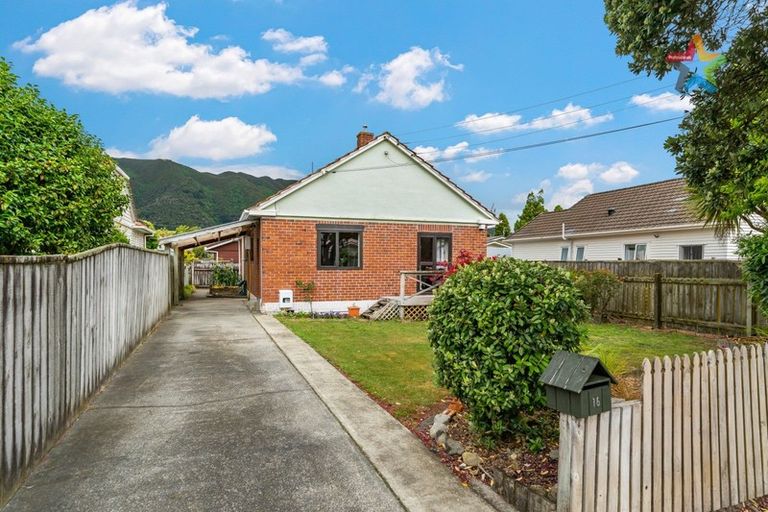 Photo of property in 16 Brook Street, Waiwhetu, Lower Hutt, 5010