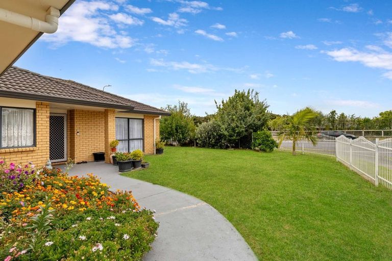 Photo of property in 1 Carrick Glen Avenue, Flat Bush, Auckland, 2019