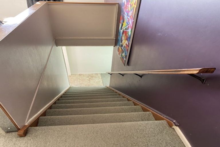 Photo of property in 32 Colchester Crescent, Newlands, Wellington, 6037