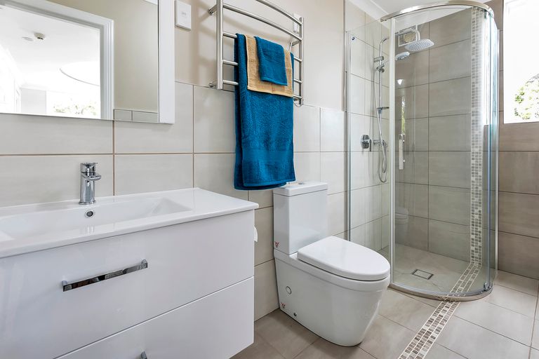 Photo of property in 1084 Scenic Drive North, Swanson, Auckland, 0816