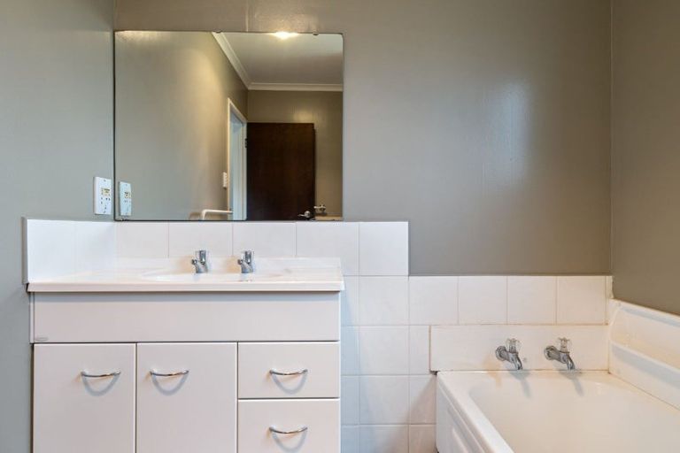 Photo of property in 10 Humphries Place, Awapuni, Palmerston North, 4412