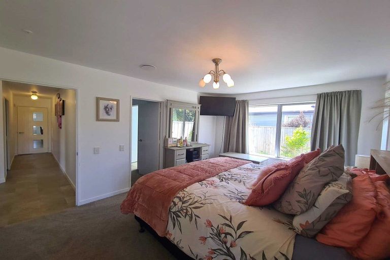 Photo of property in 48 Tutaipatu Avenue, Pegasus, 7612