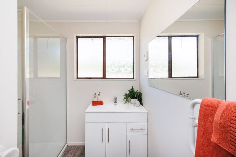 Photo of property in 3 Escort Grove, Awapuni, Palmerston North, 4412