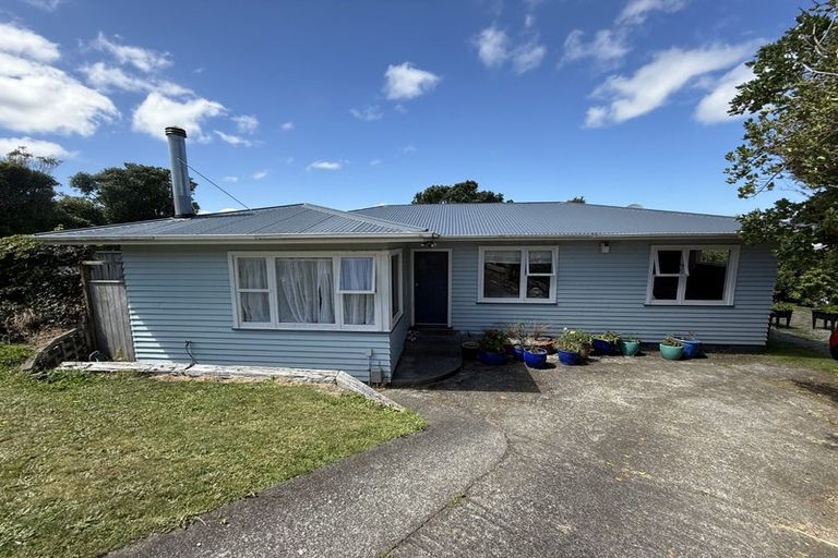 Photo of property in 16 Archbold Street, Newlands, Wellington, 6037