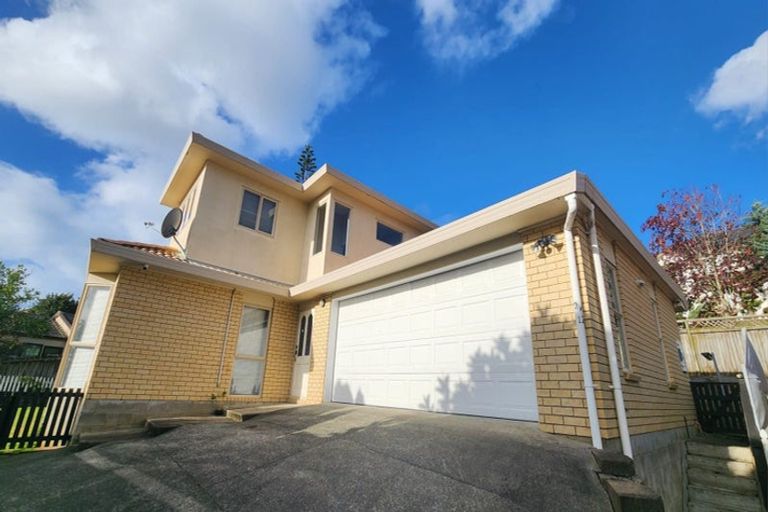 Photo of property in 2/12 Veagh Place, Highland Park, Auckland, 2010