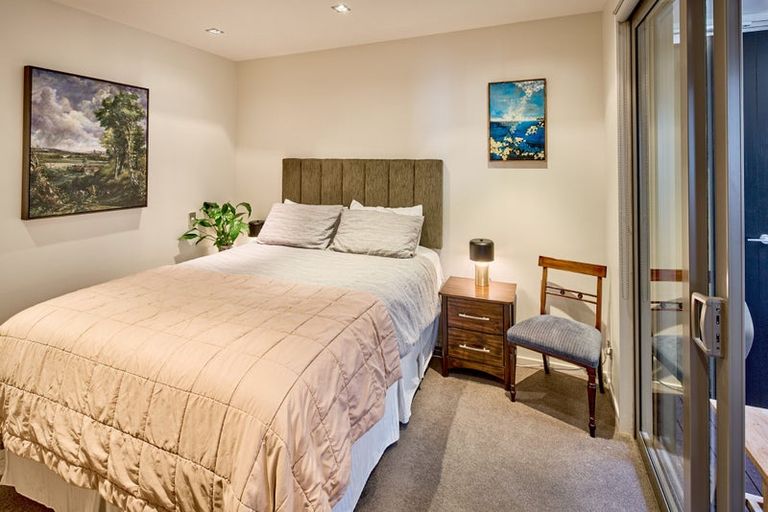 Photo of property in Patent 326 Apartments, 404s/326 Evans Bay Parade, Hataitai, Wellington, 6021