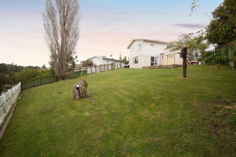 Photo of property in 43 Commodore Drive, Lynfield, Auckland, 1042