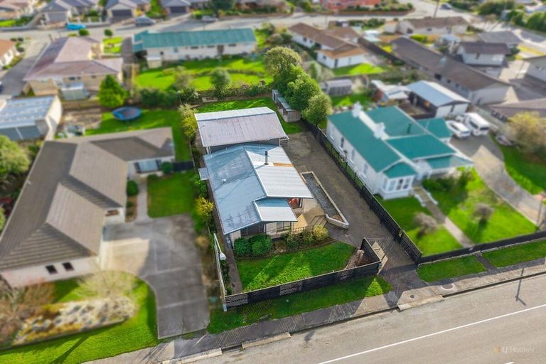 Photo of property in 12 Timaru Road, Waimate, 7924