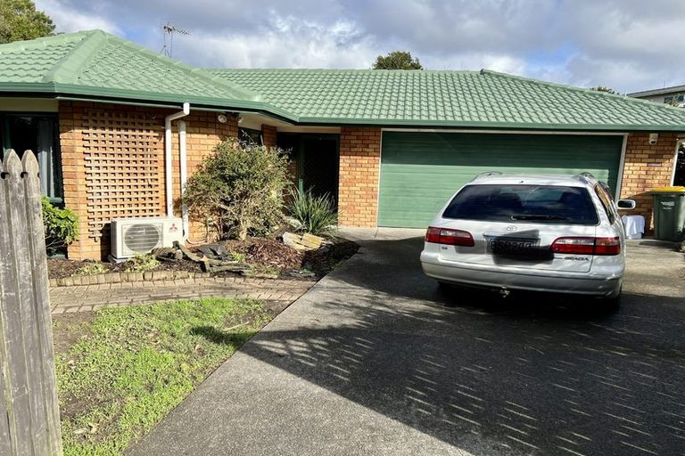 Photo of property in 1/39 Schnapper Rock Road, Greenhithe, Auckland, 0632