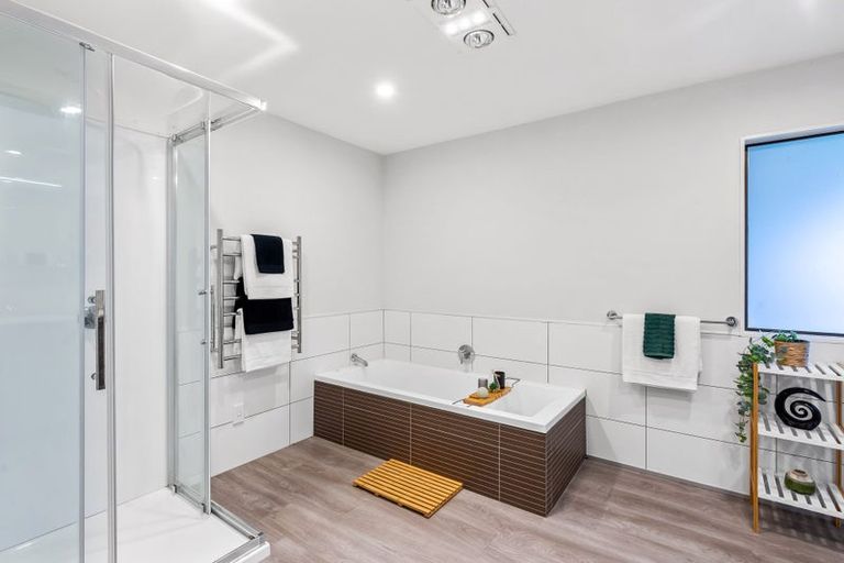 Photo of property in 6 The Avenue, Paraparaumu Beach, Paraparaumu, 5032