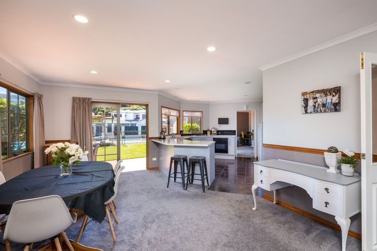 Photo of property in 11 Shelter Grove, Frankleigh Park, New Plymouth, 4310