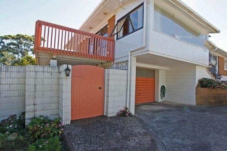 Photo of property in 2/9 Roseburn Place, Pakuranga, Auckland, 2010