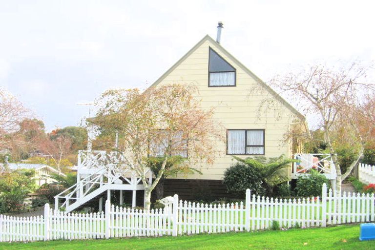 Photo of property in 29 Fairway Avenue, Red Beach, 0932