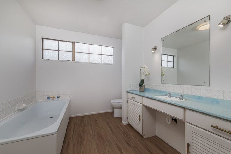 Photo of property in 2/278 Memorial Avenue, Burnside, Christchurch, 8053