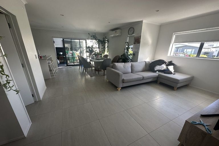 Photo of property in 18 Nganui Avenue, Takanini, 2112