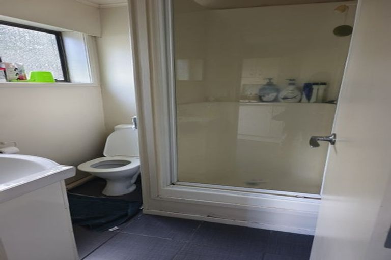 Photo of property in 1/3 Sunset Road, Totara Vale, Auckland, 0632