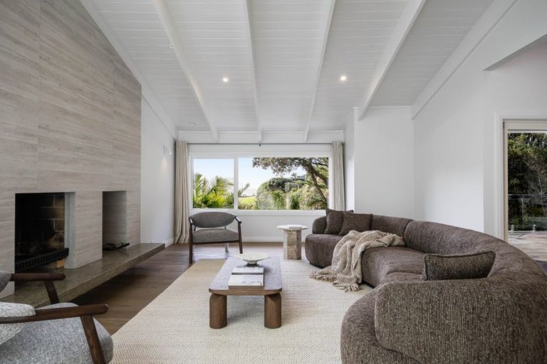 Photo of property in 47 Masterton Road, Rothesay Bay, Auckland, 0630