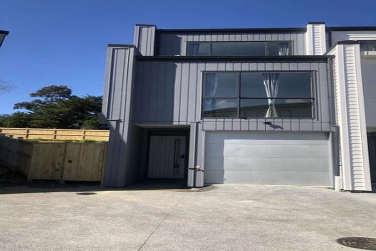 Photo of property in 14 Ingham Court, Fairview Heights, Auckland, 0632