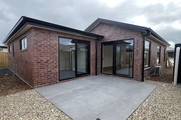 Photo of property in 24 Waruhia Crescent, Rototuna North, 3281